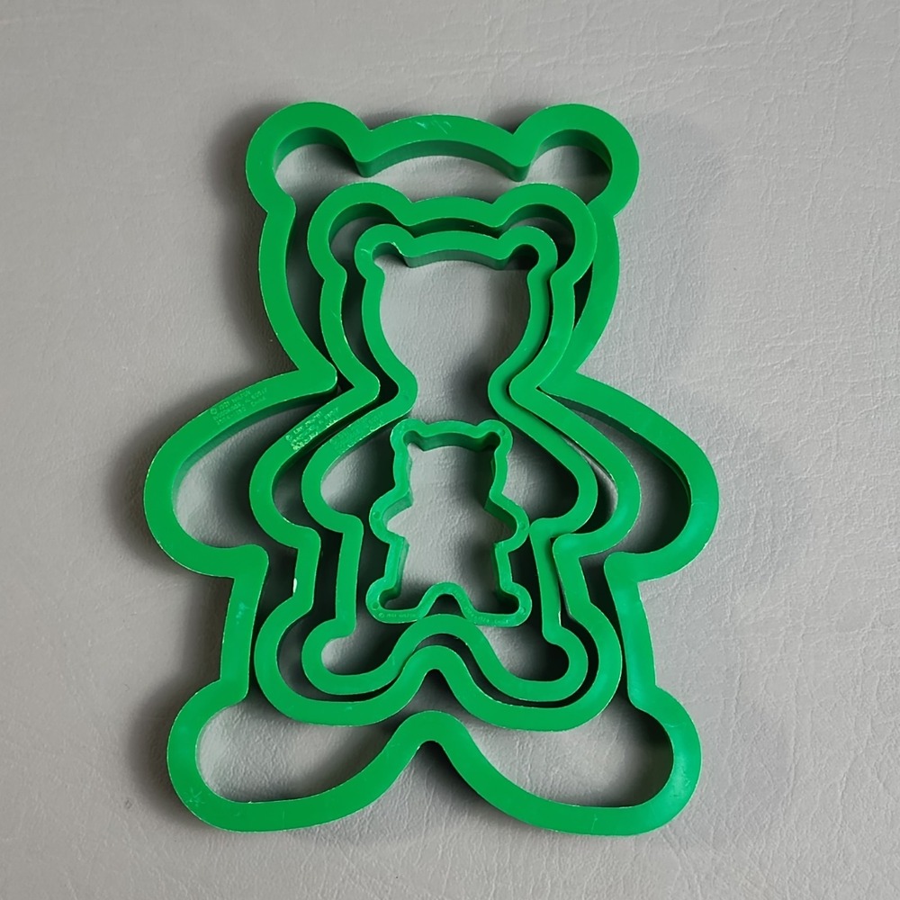 Vtg. Wilton Cookie Cutter Teddy Bear Family Set‎ Of 4Green 1991 6",4.5",4", 1.5"